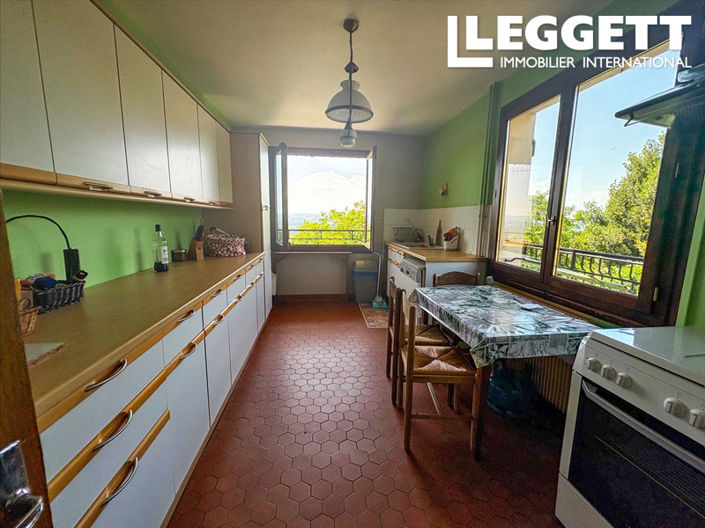 Image No.8-8 Bed House for sale