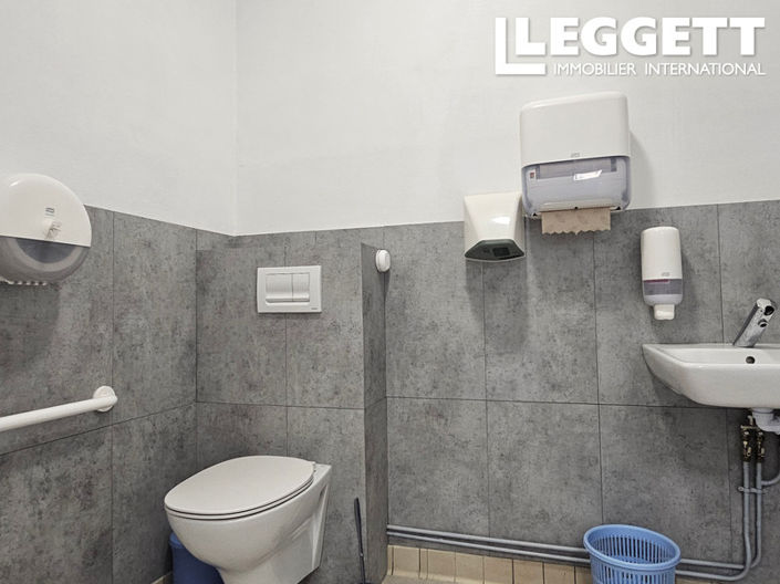 Image No.7-5 Bed Commercial for sale