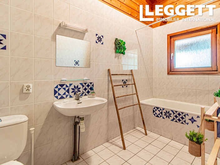 Image No.6-3 Bed House for sale