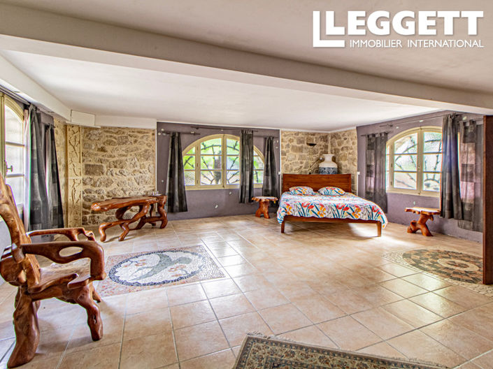 Image No.8-12 Bed House for sale