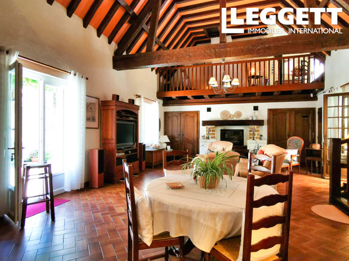 Image No.8-5 Bed House for sale