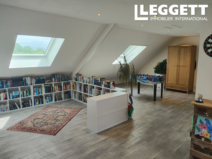 Image No.8-7 Bed House for sale