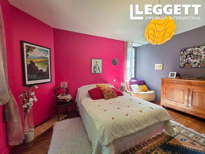 Image No.8-6 Bed House for sale