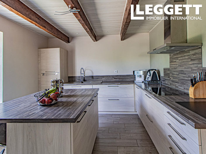 Image No.5-8 Bed House for sale