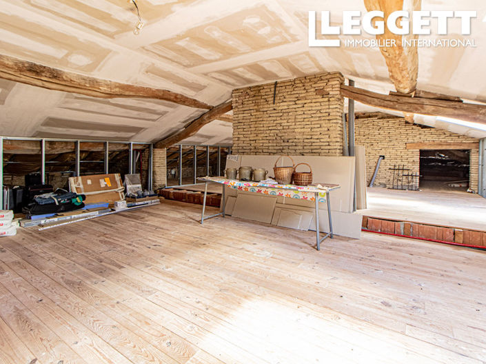 Image No.9-8 Bed House for sale