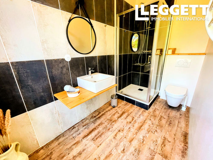 Image No.9-8 Bed House for sale