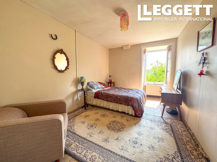 Image No.8-5 Bed House for sale