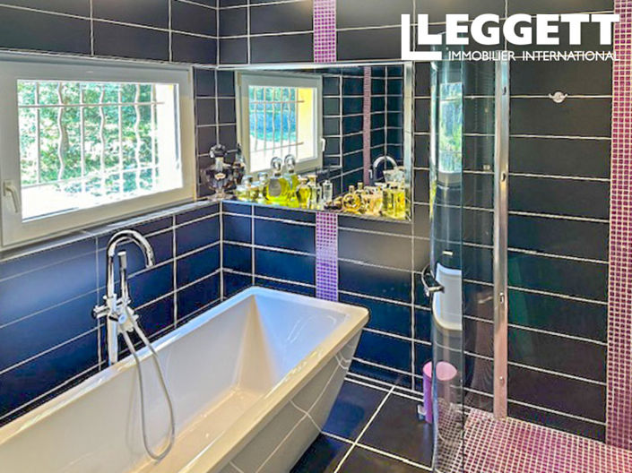 Image No.10-5 Bed House for sale