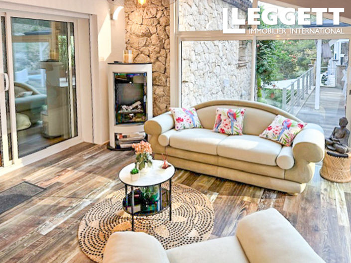 Image No.8-5 Bed House for sale