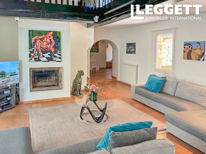 Image No.9-5 Bed House for sale