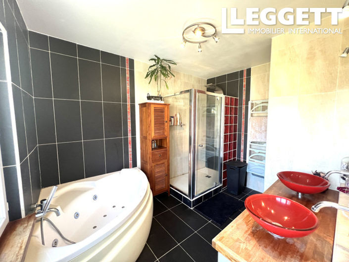 Image No.8-3 Bed House for sale