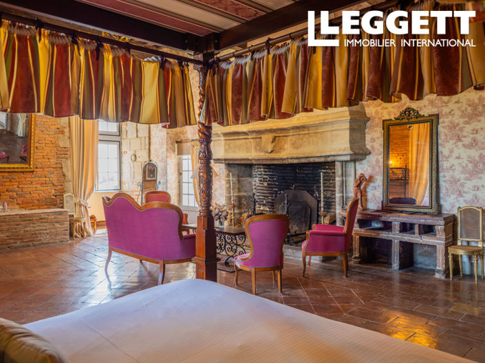 Image No.9-13 Bed Chateaux for sale