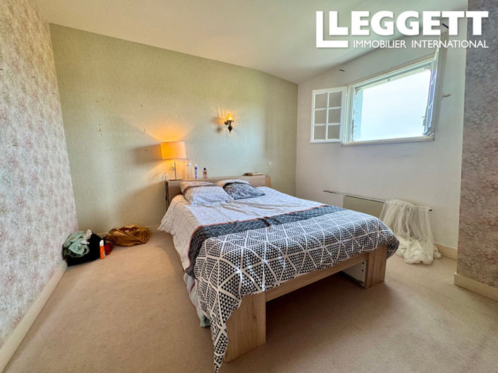 Image No.6-6 Bed House for sale