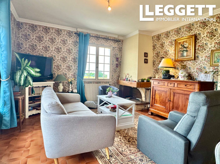 Image No.8-6 Bed House for sale