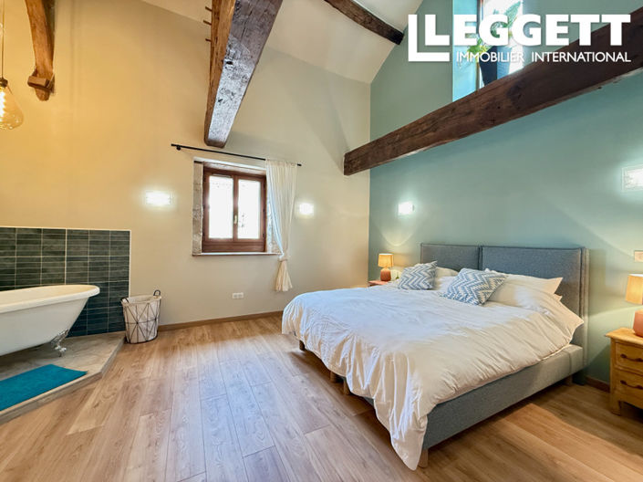 Image No.7-8 Bed House for sale