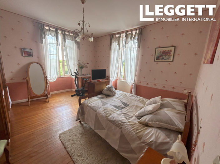 Image No.8-4 Bed House for sale