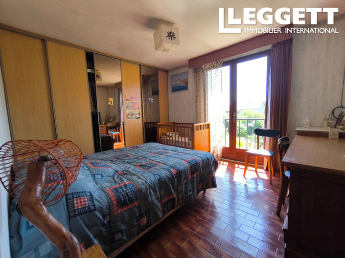 Image No.7-5 Bed House for sale