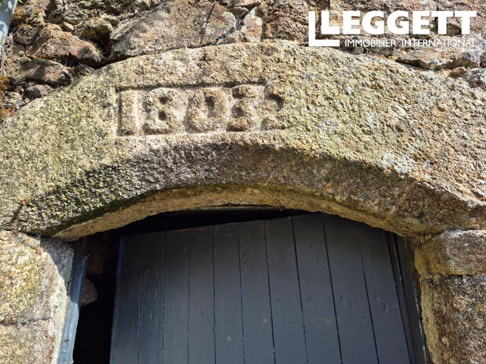 Image No.9-6 Bed House for sale