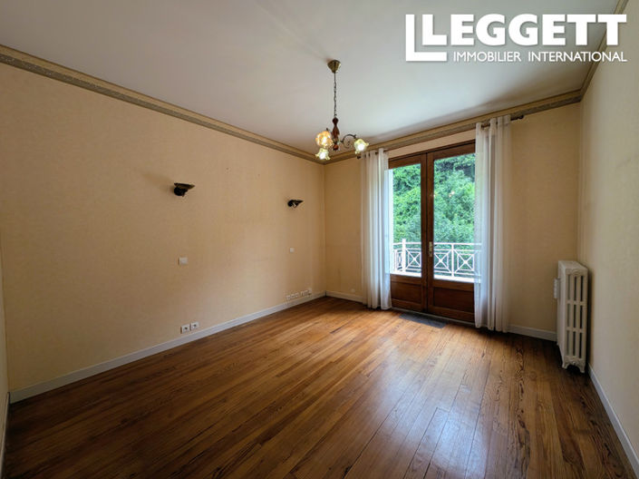 Image No.6-5 Bed House for sale