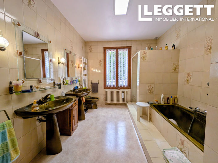 Image No.8-5 Bed House for sale