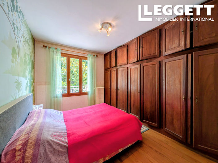 Image No.9-5 Bed House for sale