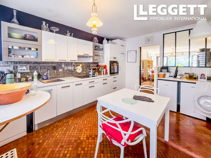 Image No.8-2 Bed Apartment for sale