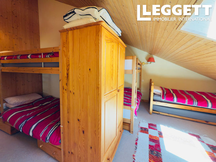 Image No.10-3 Bed Apartment for sale