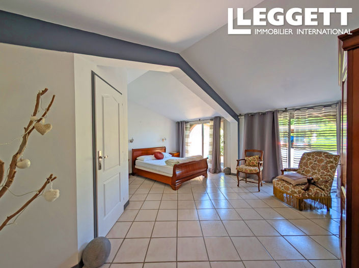 Image No.8-7 Bed House for sale