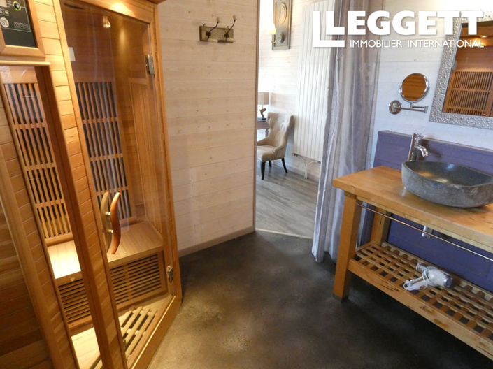 Image No.5-6 Bed House for sale