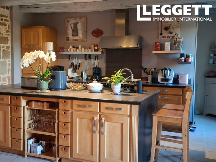 Image No.7-6 Bed House for sale