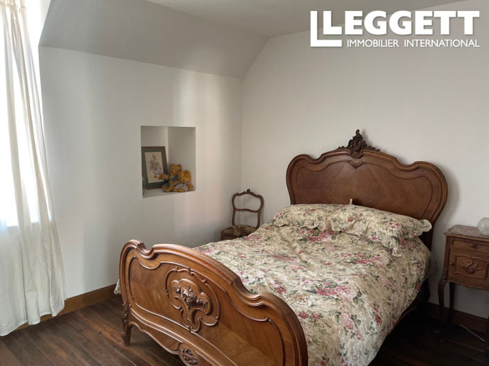 Image No.8-5 Bed House for sale