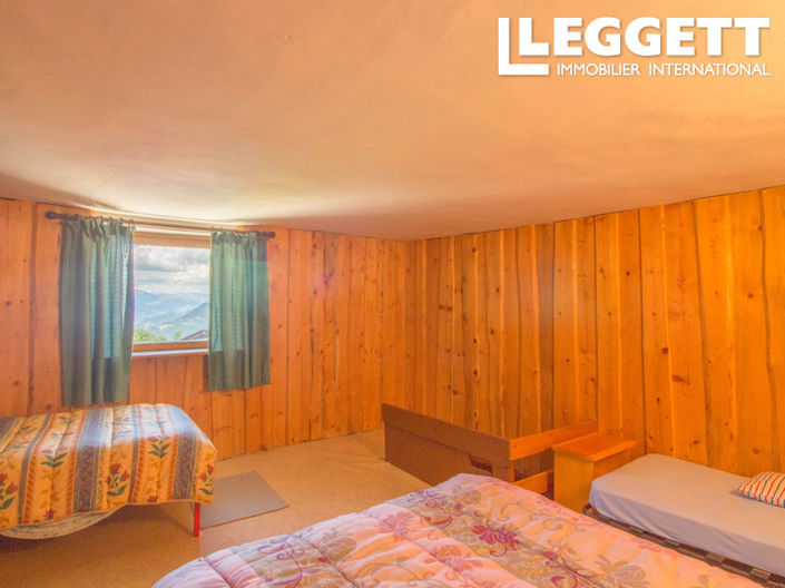 Image No.8-2 Bed House for sale