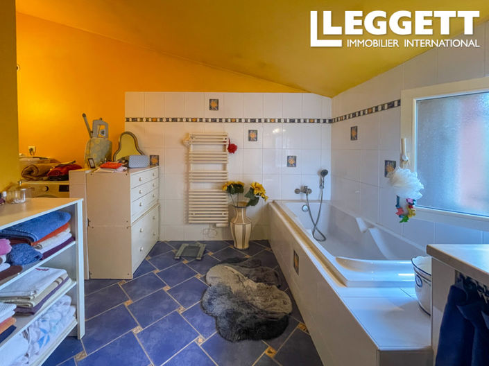 Image No.8-3 Bed House for sale