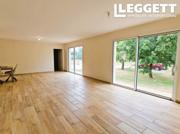 Image No.8-3 Bed House for sale