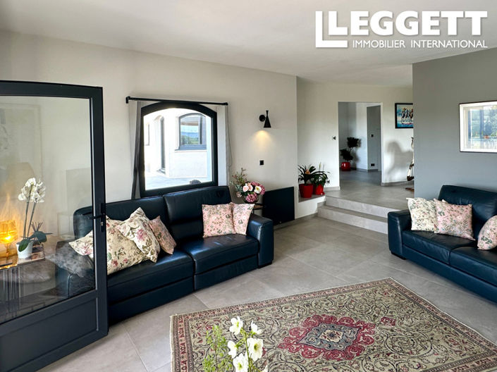 Image No.8-3 Bed House for sale