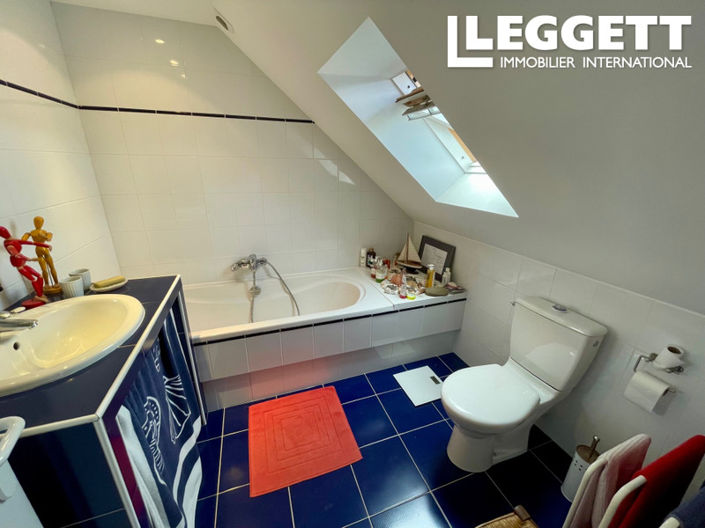 Image No.10-3 Bed House for sale