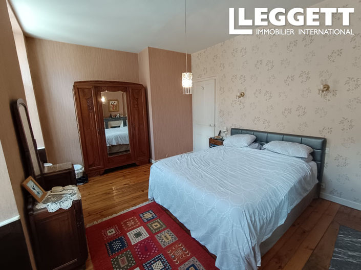 Image No.10-3 Bed House for sale