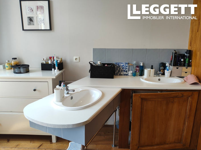 Image No.8-5 Bed House for sale