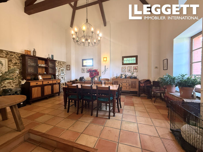 Image No.6-6 Bed House for sale