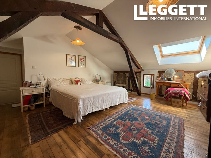 Image No.8-6 Bed House for sale