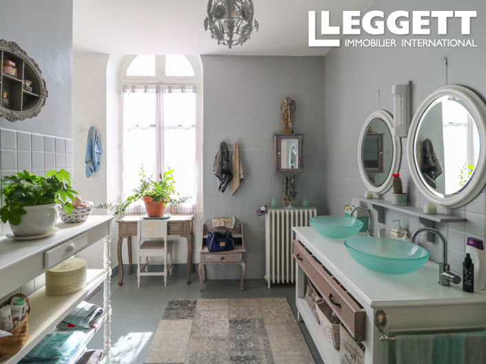 Image No.5-6 Bed Chateaux for sale