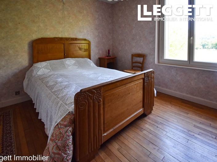 Image No.8-5 Bed House for sale