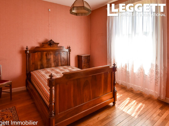 Image No.9-5 Bed House for sale