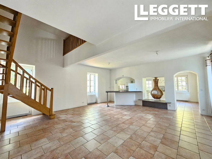 Image No.2-4 Bed House for sale