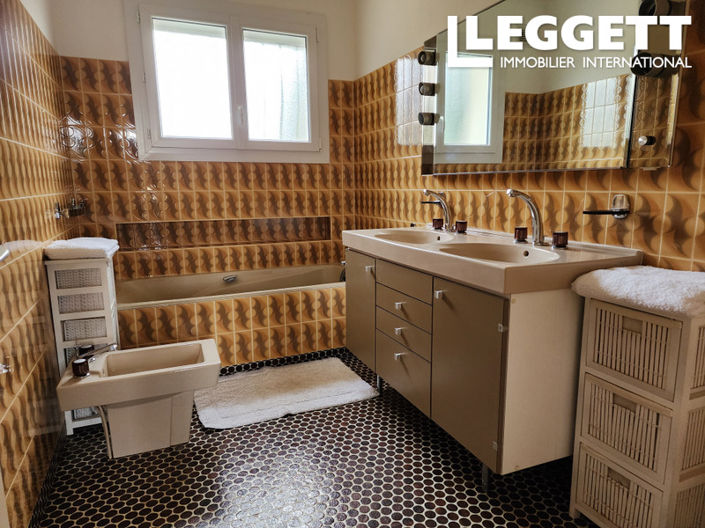 Image No.8-4 Bed House for sale