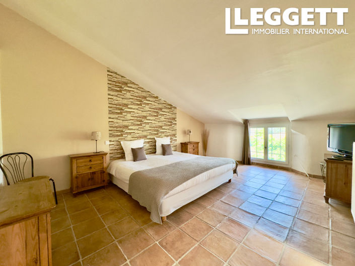 Image No.8-16 Bed House for sale