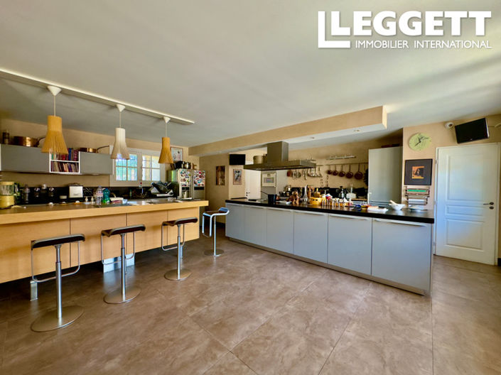 Image No.9-16 Bed House for sale