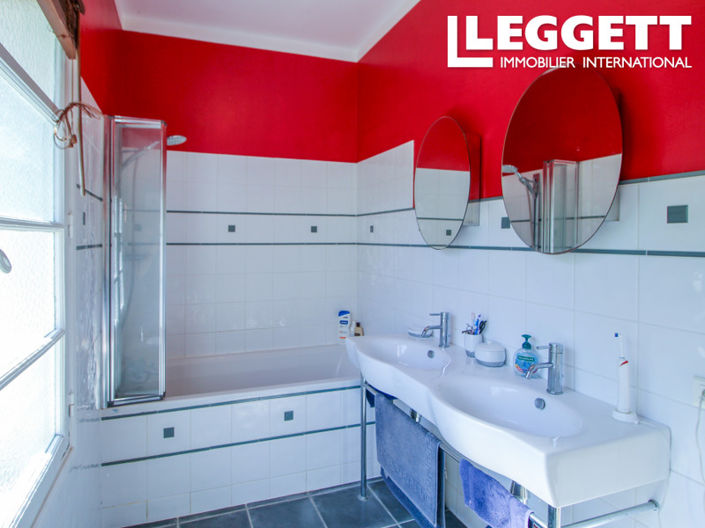 Image No.8-5 Bed House for sale