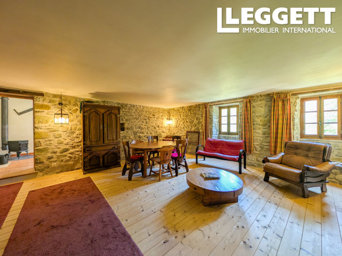 Image No.10-6 Bed House for sale