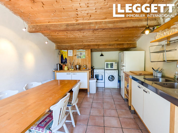 Image No.6-6 Bed House for sale